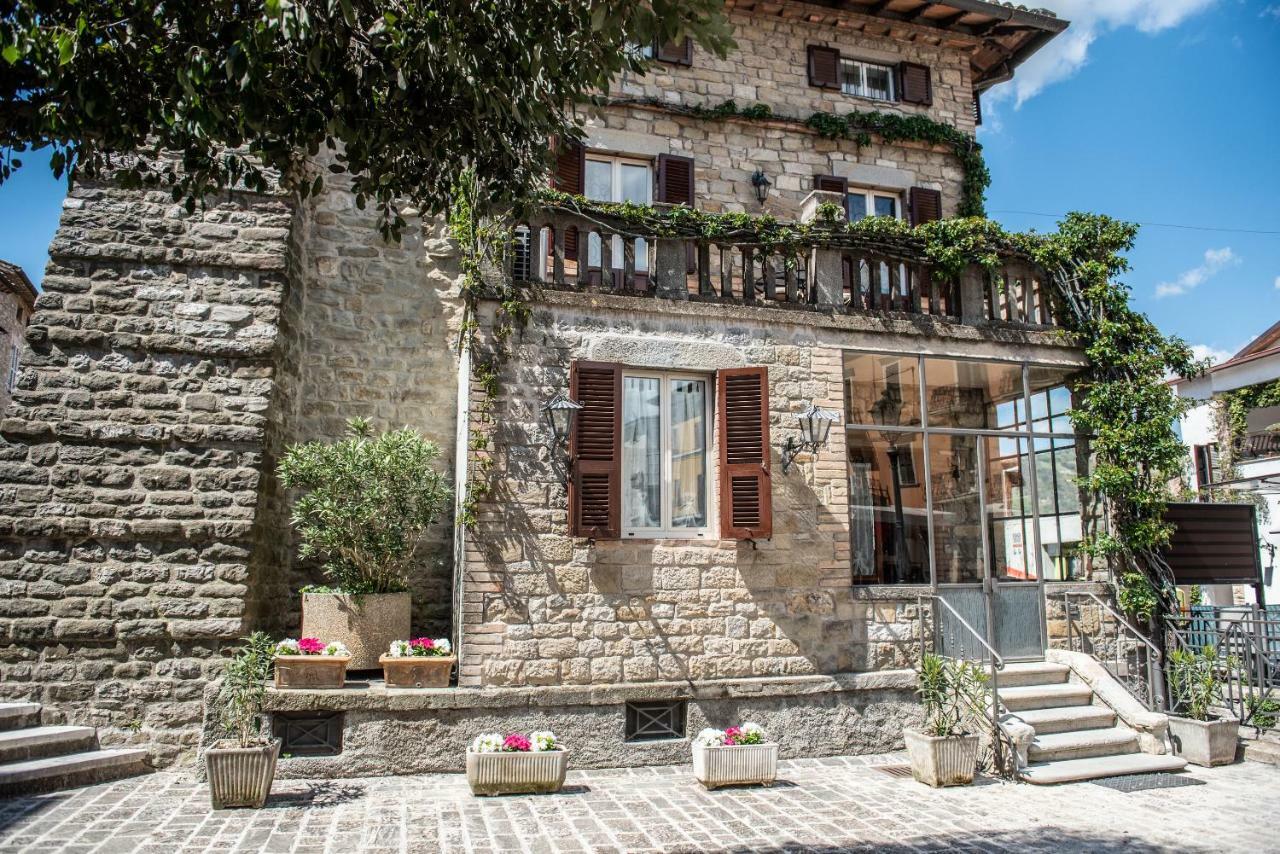 La Rosa Di Francesco Inn Valfabbrica Εξωτερικό φωτογραφία